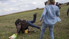 В Угорщині суд виправдав операторку, яка підставила підніжку чоловіку з дитиною на руках