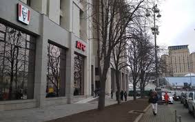 PR-агенція Mainstream розриває контракт з KFC через відкриття ресторану в Будинку Профспілок