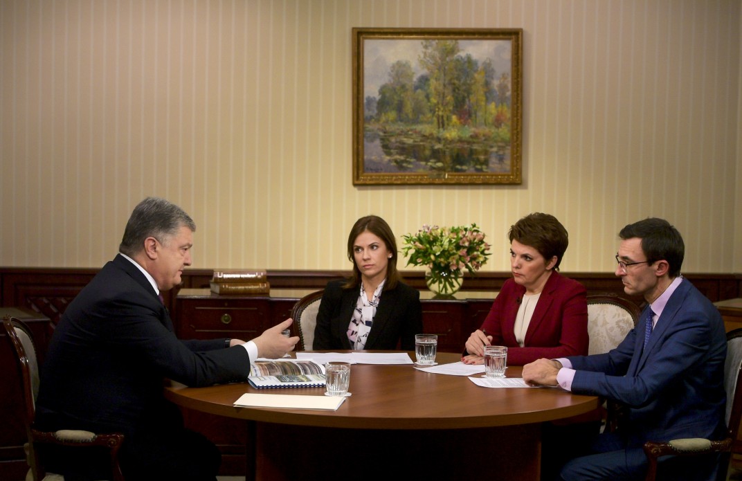 Порошенко дав інтерв’ю трьом українським каналам, CNN та NBC