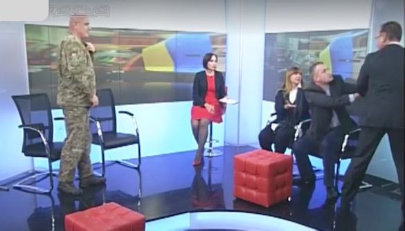 Барна и Левченко подрались в эфире «Рады» и побили телеоборудование