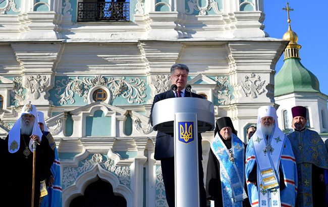 Порошенко заявив, що «непогано було б» зняти пару кінострічок про створення помісної Української православної церкви