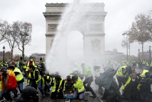 Більше 600 прокремлівських Twitter-акаунтів поширюють фейки про протести у Франції - ЗМІ