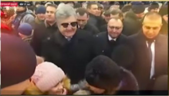 Петра Порошенко в эфире «зафильтровали» нарисованными очками