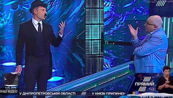 Нардеп Гончаренко пришел на эфир Прямого канала в образе Чарли Чаплина из-за выдвижения Зеленского в президенты
