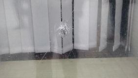 У поліції заявили, що вікно столичної організації НСЖУ пошкоджене не через обстріл
