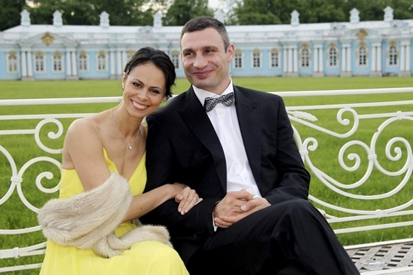 Жена Виталия Кличко разогреет его противника перед боем