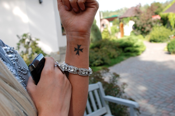 Участники сериалити «КА$ТА» похвастались своими татуировками (ФОТО)
