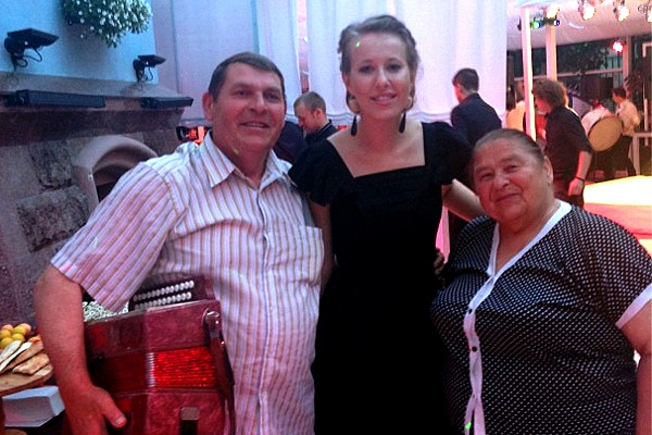Ксения Собчак проводит дни рождения с Зоей и Валерой