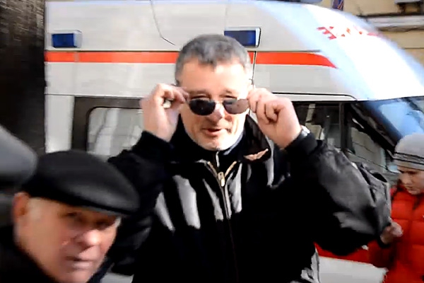 Пальчевский на Шелковичной отнимает телефоны и ловит агентов ФСБ (ВИДЕО)