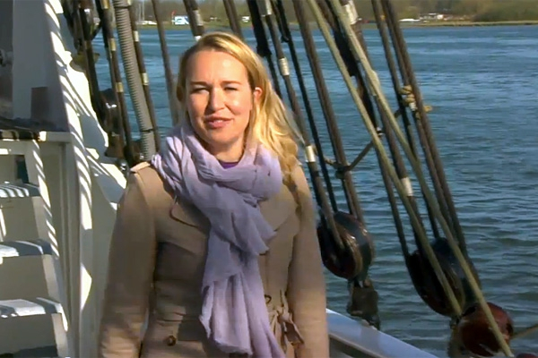 Блондинка за бортом: как не стоит брать интервью у владельца яхты (ВИДЕО)