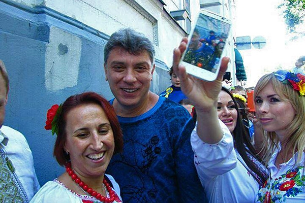 Россия задумалась: а не посадить ли ей Немцова за фотографии с детьми в вышиванках? (ФОТО)
