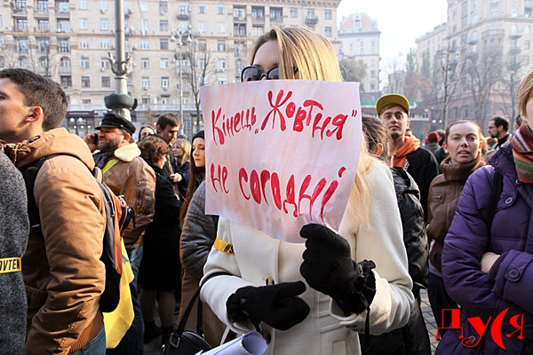 Киевляне заставили Кличко потратиться на «Жовтень» (ФОТО, ВИДЕО)