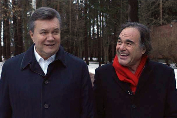 Живой легитимный: Оливер Стоун встретился с Януковичем, чтобы вывести на чистую воду снайперов