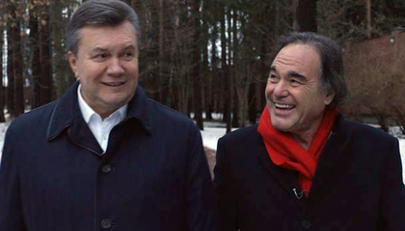 Живой легитимный: Оливер Стоун встретился с Януковичем, чтобы вывести на чистую воду снайперов