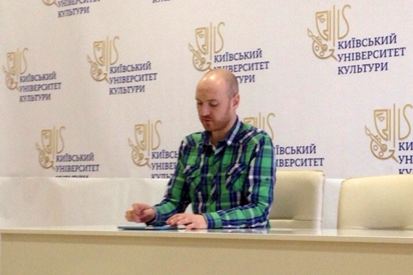 Богдан Кутепов рассказал о трудовых буднях журналистов студентам Поплавка