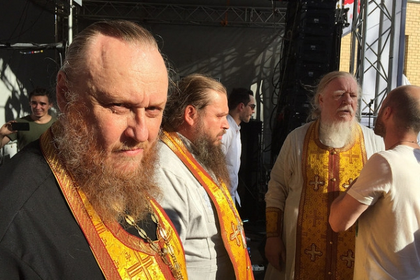 Панк-молебен наоборот: священники оккупировали радиостанцию «Серебряный Дождь» (ФОТО)