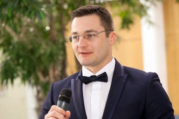 «Каюсь, уста таки замарал»: сбежавший в «ДНР» ведущий извинился перед террористами