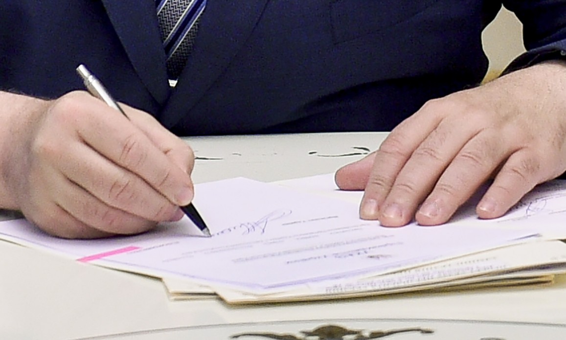 Порошенко підписав указ про аудит «Укроборонпрому» після розслідування «Наших грошей»