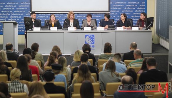 Рейтинги з різними лідерами в одній газеті, &laquo;джинсовий плюралізм&raquo; та &laquo;невловимий&raquo; Зеленський