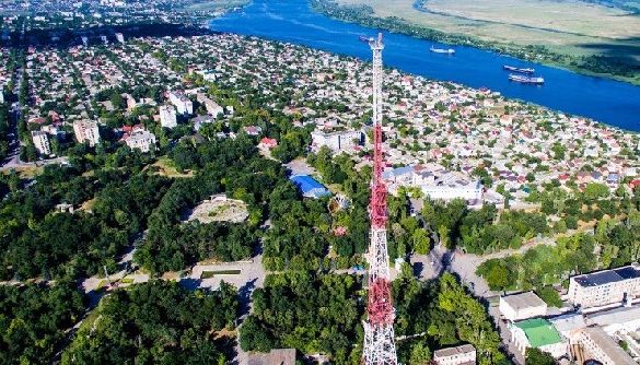 Моніторинг регіональних каналів. Як дотримуються стандартів теленовинарі в Херсоні