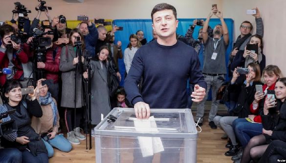 Обещанный Вангой. Как российские СМИ праздновали победу Зеленского в первом туре