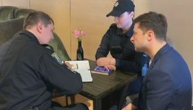 Поліція вручила Зеленському протокол за показаний журналістам заповнений бюлетень