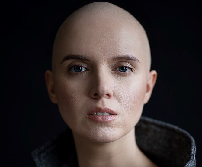 Яніна Соколова випустить автобіографічні фільм і книгу про онкохвору журналістку