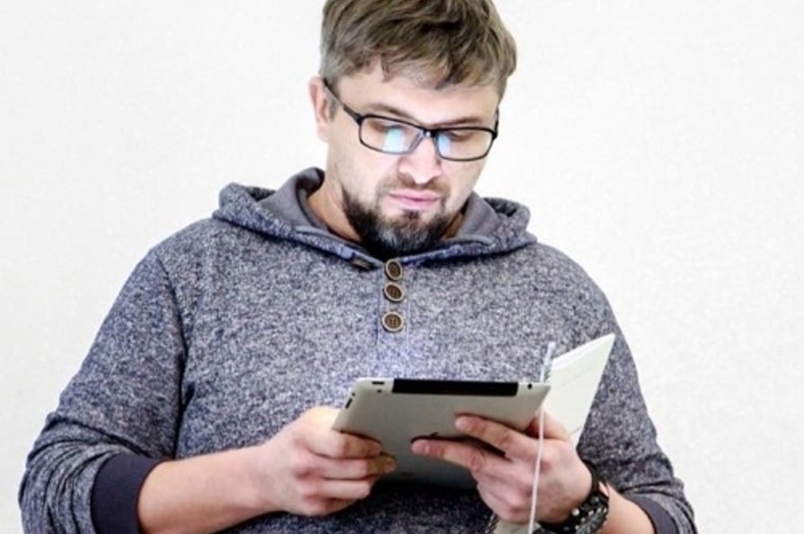 Суд відклав розгляд справи блогера Мемедемінова, його місце перебування невідоме - адвокат