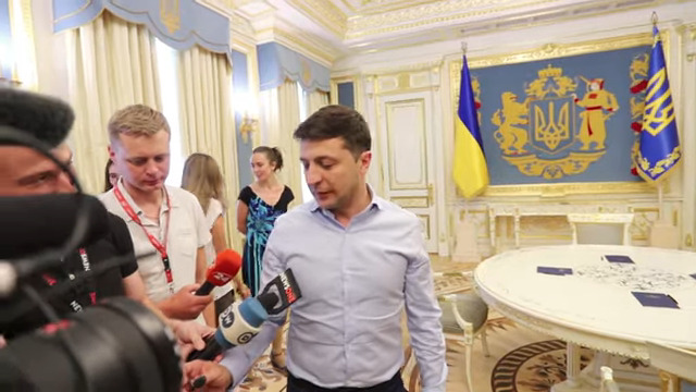 Зеленський провів для журналістів екскурсію в Адміністрації президента