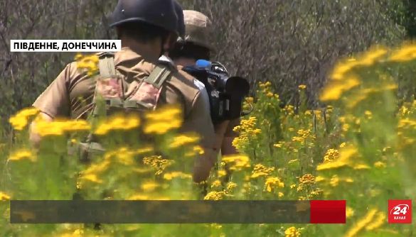 Журналісти 24 каналу потрапили під обстріл на Донеччині