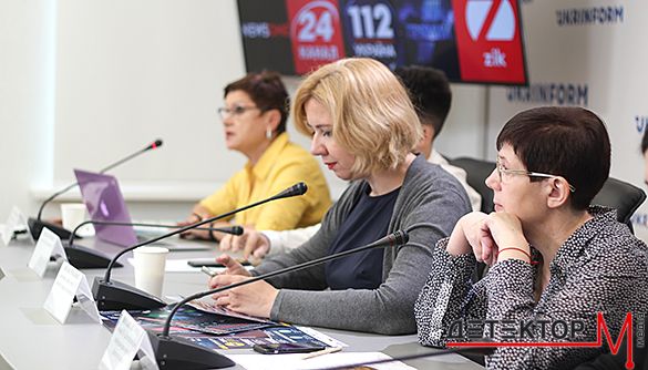Плюралізм піару та джинси