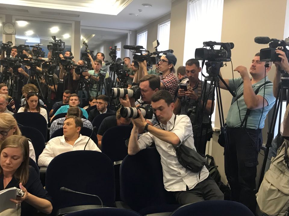 Журналіст влаштував скандал перед пресконференцією про справу Шеремета