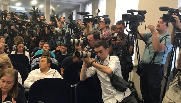 Журналіст влаштував скандал перед пресконференцією про справу Шеремета