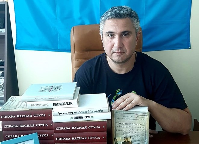 Медведчук подав до суду на Вахтанга Кіпіані та видавництво Vivat