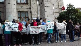 Противники й прихильники каналів «112 Україна» і NewsOne прийшли з акціями до Нацради