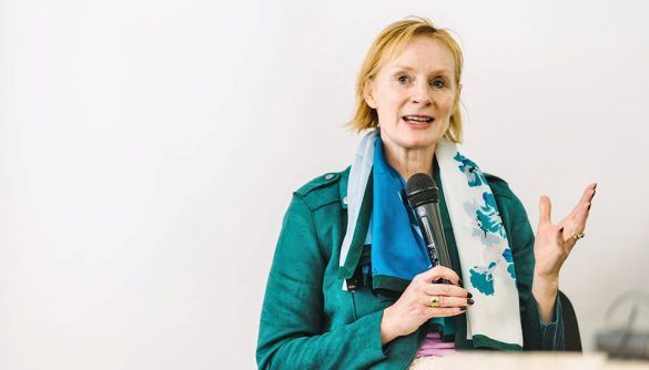 Енн МакEлвой, The Economist: Аналітику та журналістські розслідування не замінити соцмережами