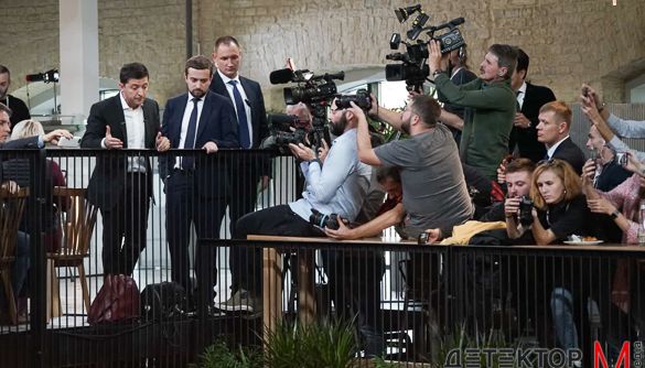 Первый спарринг президента с журналистами