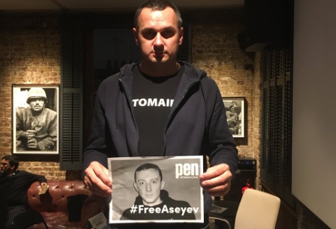Сенцов у Лондоні приєднався до флешмобу на підтримку журналіста Асєєва