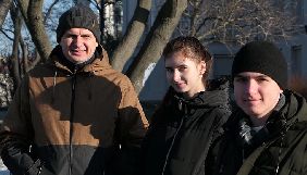 Олег Сенцов перевіз до Києва маму й сина