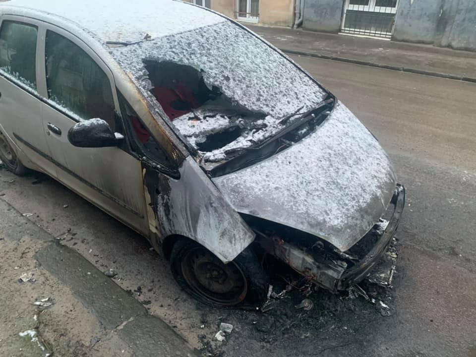 З’явилось відео підпалу автівки журналістки «Радіо Свобода» у Львові