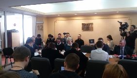 СБУ вилучила в журналістів «1+1» системні блоки, флешки та весільні фото. Комітет Шуфрича назвав обшуки перешкоджанням