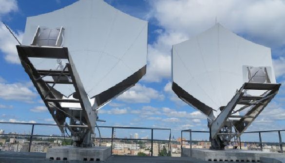 Два супутникові канали кодують свій сигнал
