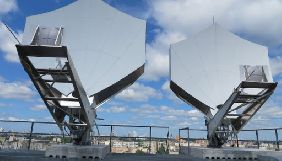 Два супутникові канали кодують свій сигнал