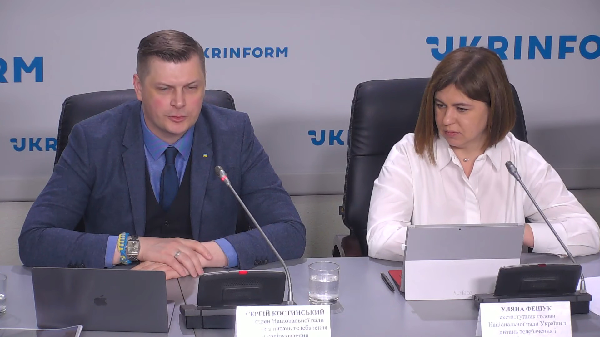 Уляна Фещук і Сергій Костинський дізналися про своє звільнення з Нацради перед засіданням регулятора