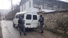 У Криму окупанти прийшли з обшуками до ведучого ATR та громадських журналістів
