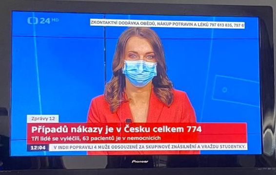 У Чехії ведучі деяких телеканалів виходять в ефір у медичних масках