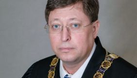 Суддя намагався вибити телефон з рук журналістки НВ після питання про борги перед ОСББ