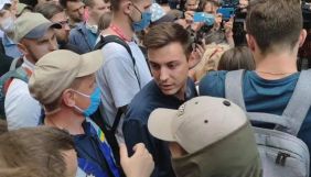 Знімальна група NewsOne повідомила про перешкоджання під судом у справі Стерненка
