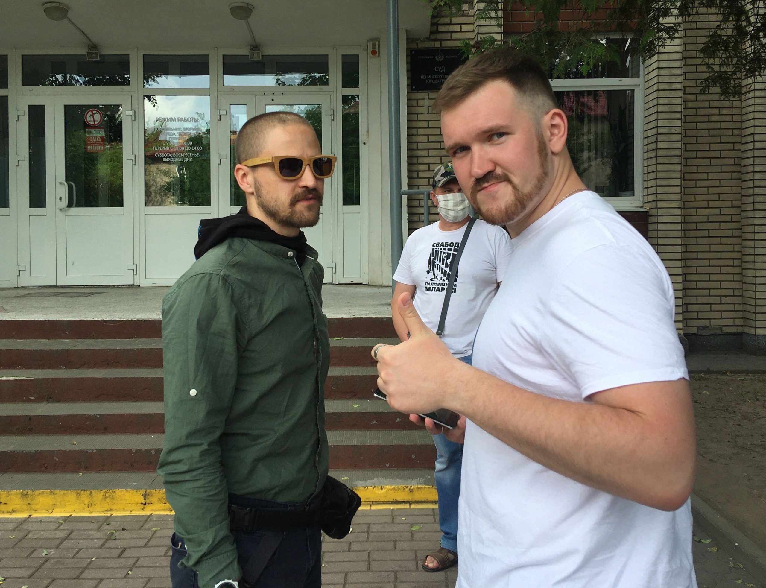 Журналістів «Белсату» оштрафували за стрім з пікету на підтримку Лукашенка