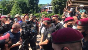 Під судом у справі Стерненка виникла суперечка між активістами і знімальною групою ZIK